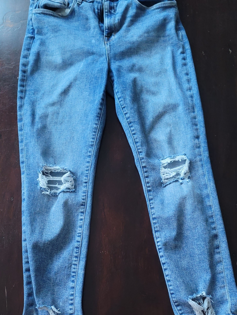 L'AGENCE Light Blue Skinny Jeans with Knee Distress